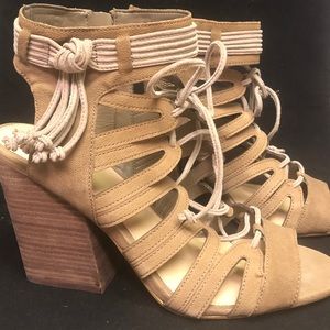 EUC Vince Camuto Tan Suede Sandals. Size 10